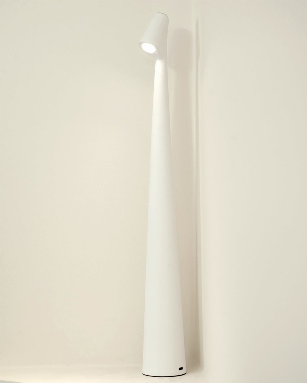 Modern Minimalist Metal Table Lamp With Built In Battery